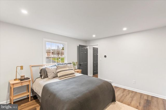 2421 CARLLYN DR, York, PA 17403