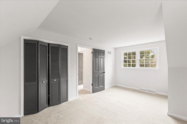 2421 CARLLYN DR, York, PA 17403