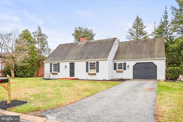 2421 CARLLYN DR, York, PA 17403