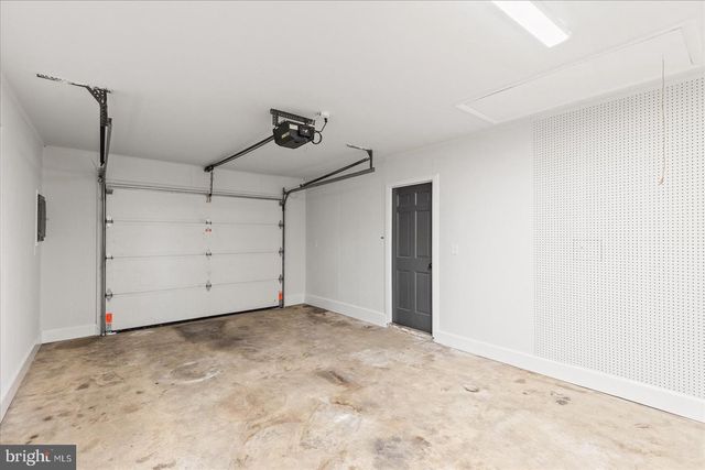 2421 CARLLYN DR, York, PA 17403