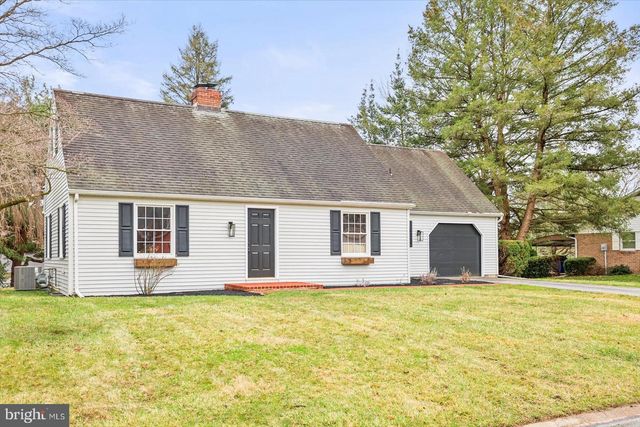 2421 CARLLYN DR, York, PA 17403