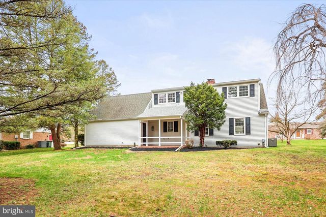 2421 CARLLYN DR, York, PA 17403