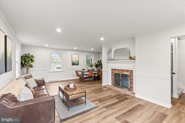 2421 CARLLYN DR, York, PA 17403