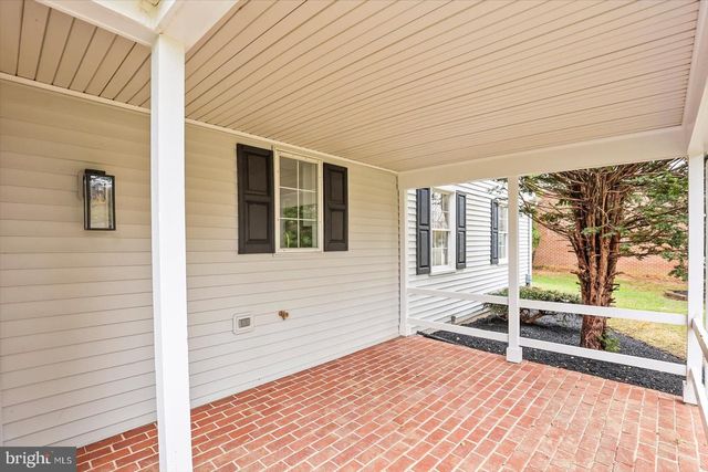 2421 CARLLYN DR, York, PA 17403