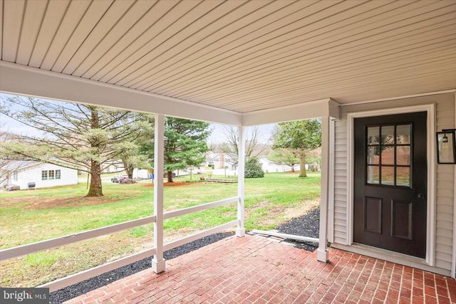 2421 CARLLYN DR, York, PA 17403