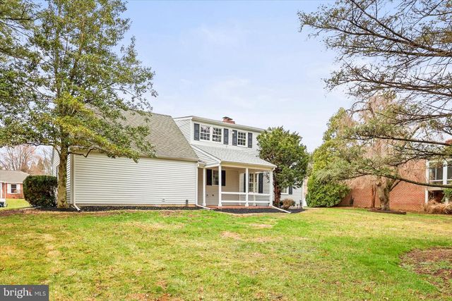 2421 CARLLYN DR, York, PA 17403