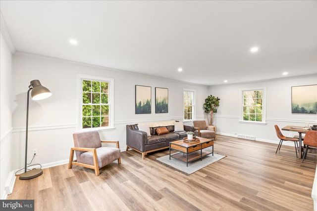 2421 CARLLYN DR, York, PA 17403