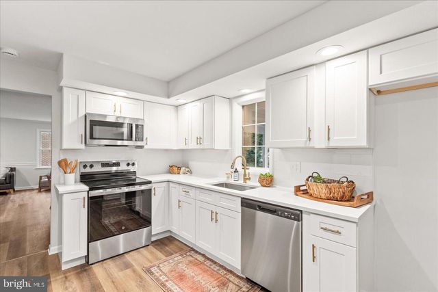 2421 CARLLYN DR, York, PA 17403