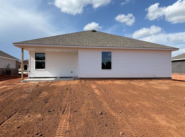 1224 E Stallion Lane, Mustang, OK 73064