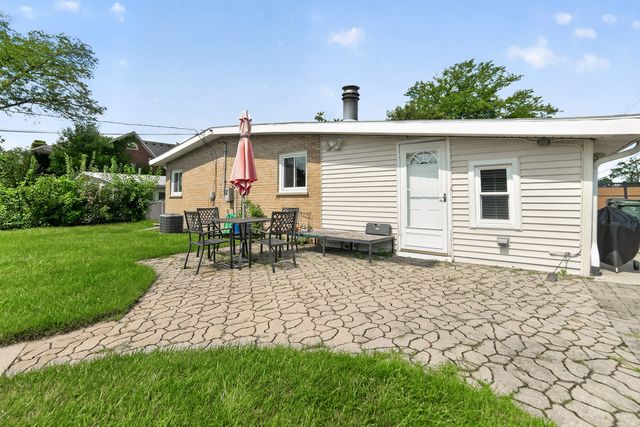 4615 Larch Avenue, Glenview, IL 60025