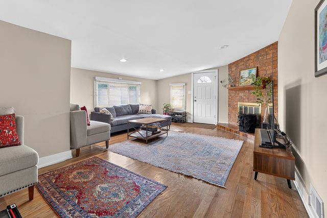 4615 Larch Avenue, Glenview, IL 60025