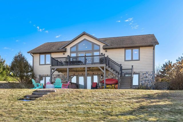 W5588 S Stone Gate Drive, New Lisbon, WI 53950