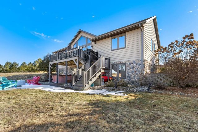 W5588 S Stone Gate Drive, New Lisbon, WI 53950