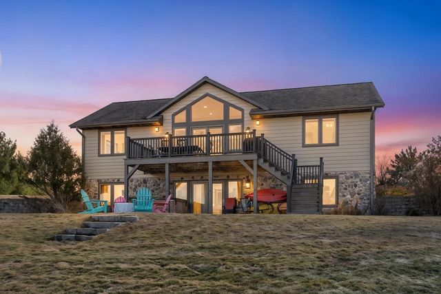 W5588 S Stone Gate Drive, New Lisbon, WI 53950