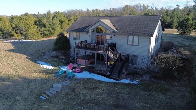 W5588 S Stone Gate Drive, New Lisbon, WI 53950