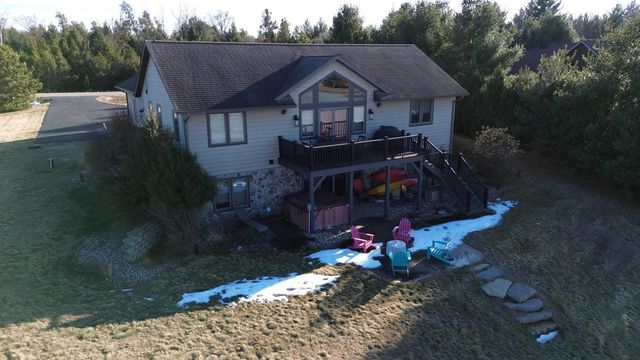 W5588 S Stone Gate Drive, New Lisbon, WI 53950