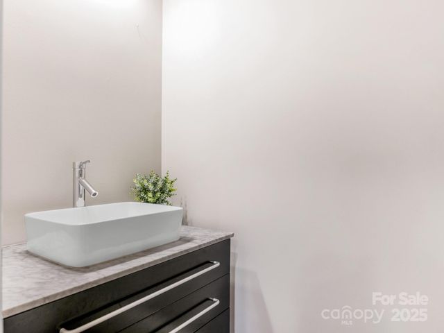 2011 Sharon Avenue, Charlotte, NC 28211