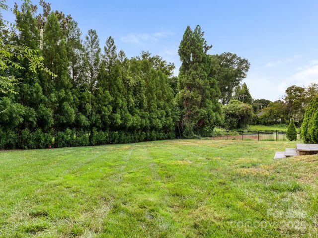 2011 Sharon Avenue, Charlotte, NC 28211