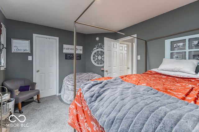 8344 Gates Corner Drive, Indianapolis, IN 46113