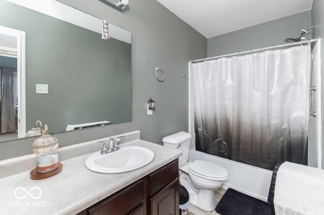 8344 Gates Corner Drive, Indianapolis, IN 46113