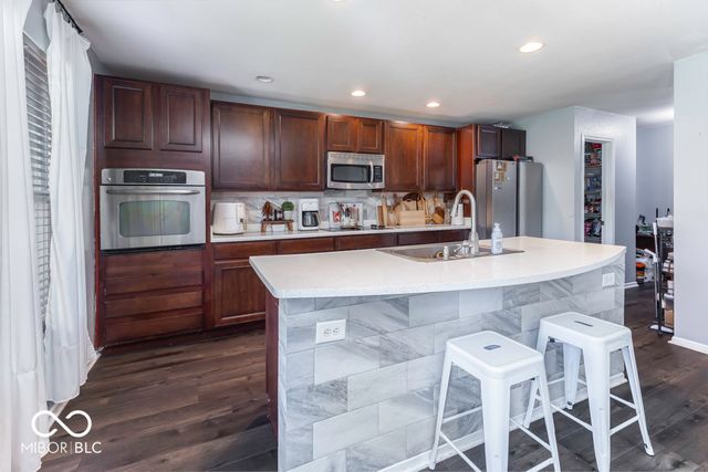 8344 Gates Corner Drive, Indianapolis, IN 46113