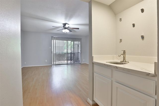 5005 Georgi Lane 107, Houston, TX 77092