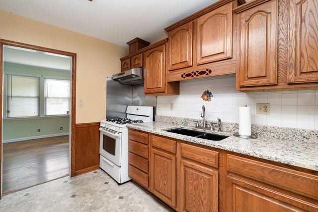 942 Youngs Ln, Nashville, TN 37207