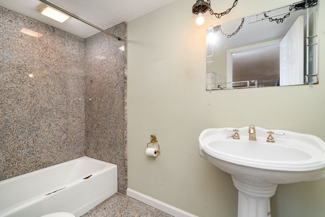 942 Youngs Ln, Nashville, TN 37207