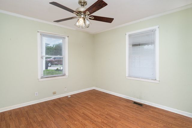 942 Youngs Ln, Nashville, TN 37207