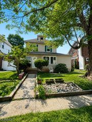 217 Glenwood Rd, Elizabeth City, NJ 07208