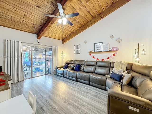 10340 Laurel Ct, Pembroke Pines, FL 33026