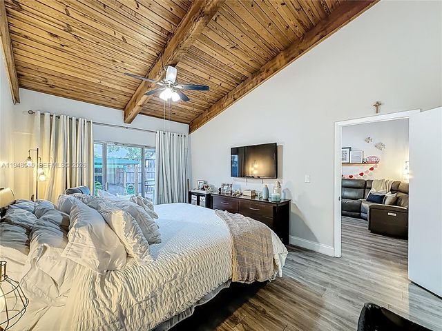 10340 Laurel Ct, Pembroke Pines, FL 33026