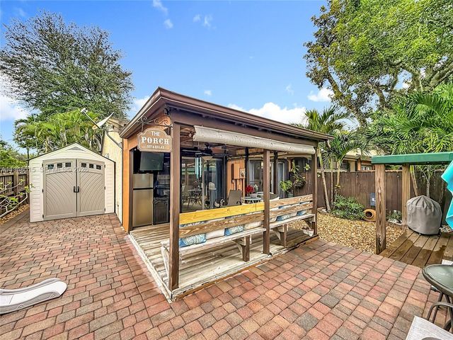 10340 Laurel Ct, Pembroke Pines, FL 33026