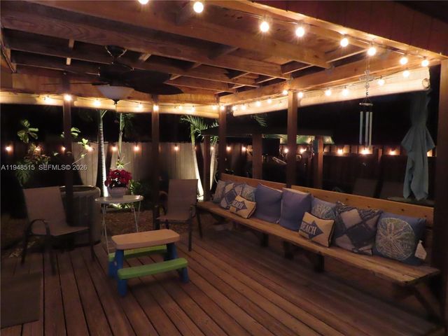 10340 Laurel Ct, Pembroke Pines, FL 33026