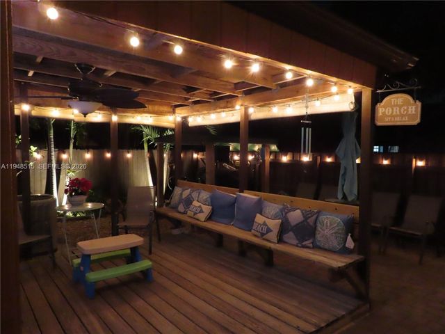 10340 Laurel Ct, Pembroke Pines, FL 33026