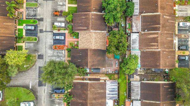 10340 Laurel Ct, Pembroke Pines, FL 33026