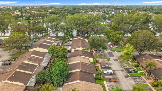 10340 Laurel Ct, Pembroke Pines, FL 33026