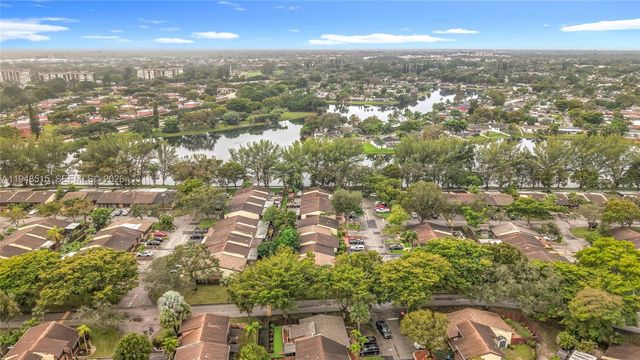 10340 Laurel Ct, Pembroke Pines, FL 33026