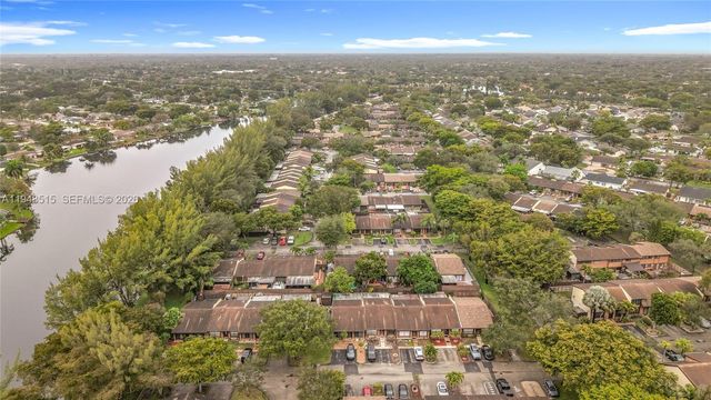 10340 Laurel Ct, Pembroke Pines, FL 33026