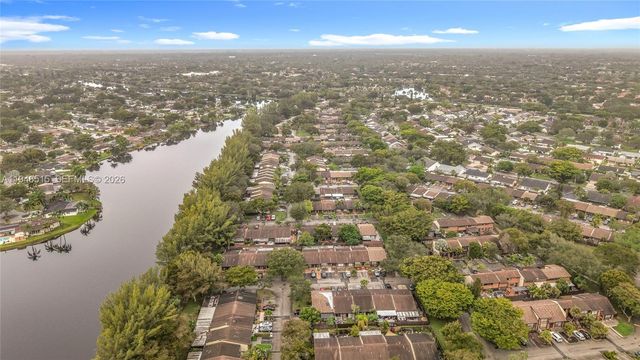 10340 Laurel Ct, Pembroke Pines, FL 33026