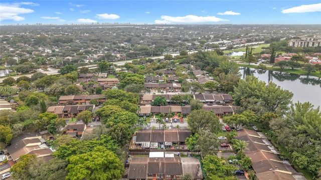 10340 Laurel Ct, Pembroke Pines, FL 33026