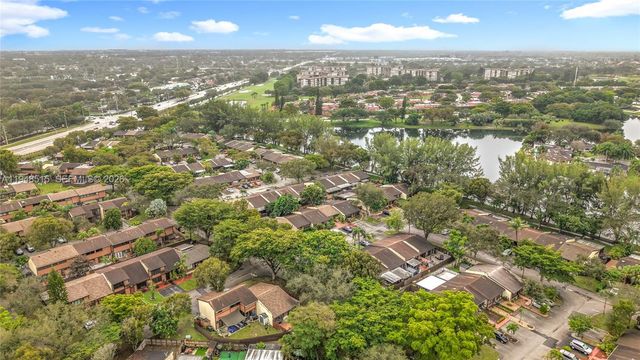 10340 Laurel Ct, Pembroke Pines, FL 33026