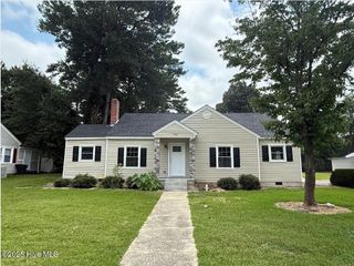 704 W Cutchin Street, Clinton, NC 28328