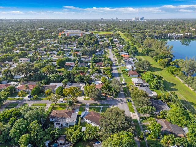 6891 SW 48th Ter, Miami, FL 33155
