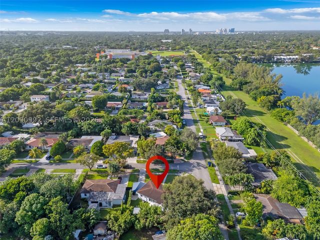 6891 SW 48th Ter, Miami, FL 33155