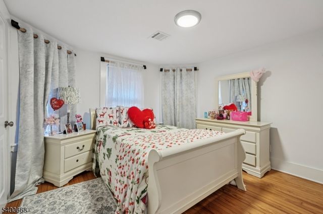 60 Searing St, Dover Town, NJ 07801