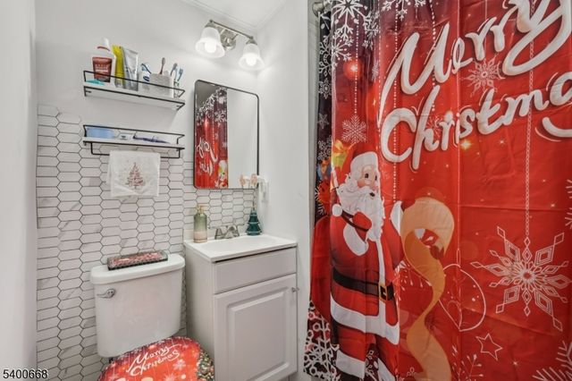 60 Searing St, Dover Town, NJ 07801