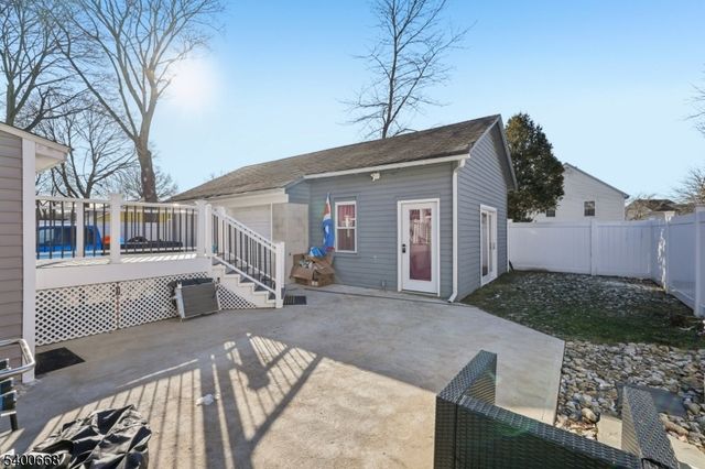 60 Searing St, Dover Town, NJ 07801