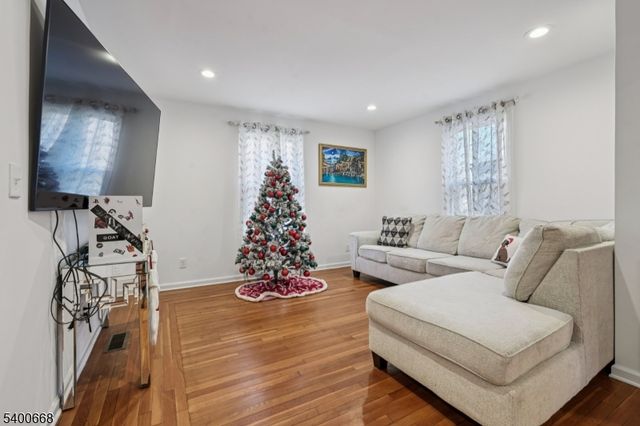 60 Searing St, Dover Town, NJ 07801