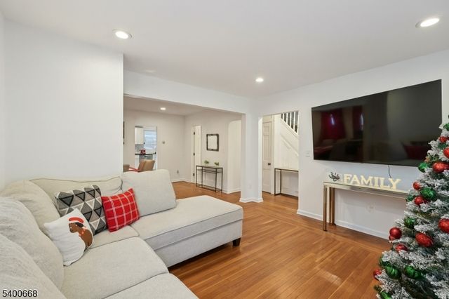 60 Searing St, Dover Town, NJ 07801